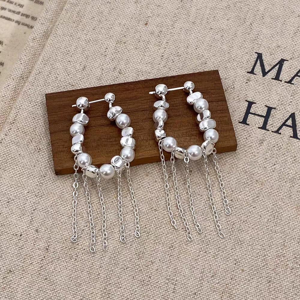 Charm Retro Unregelmäßig Geometrisch Silberfarbene Perlen Perlenbesetzter Quastenring-förmiger Ohrstecker für Damen Korea Mode Schmuck