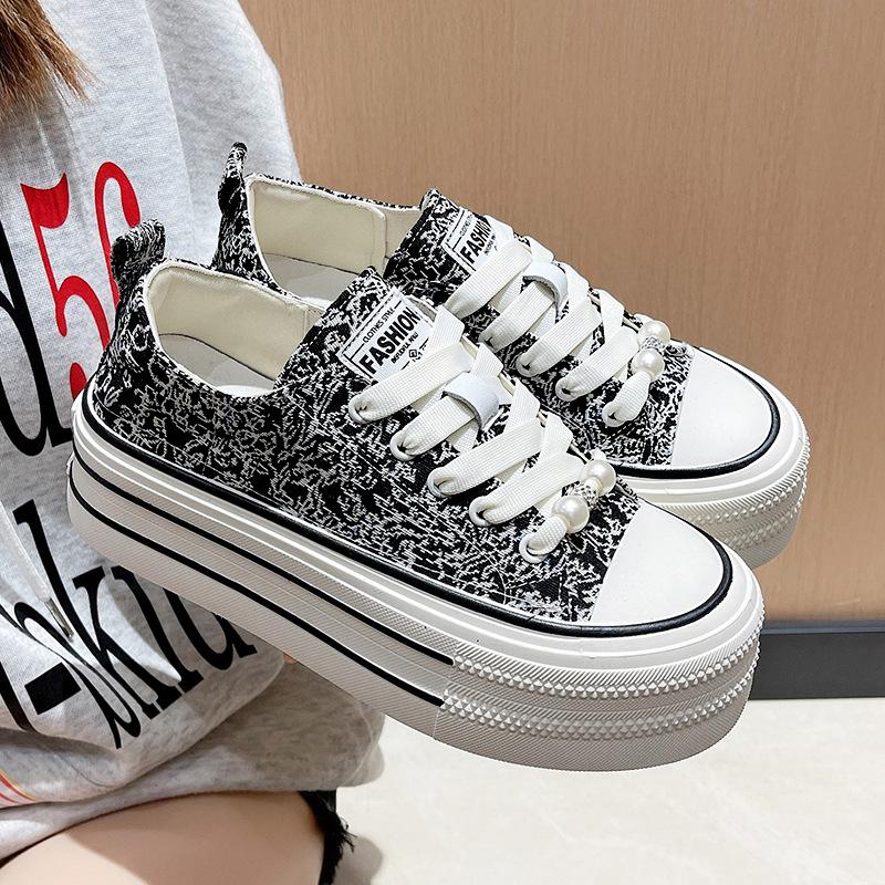 Thick-soled Heightening Canvas Shoes Women's 2025 Spring and Summer New Little White Shoes National Style Embroidery Ins Tide Sports and Leisure Boar