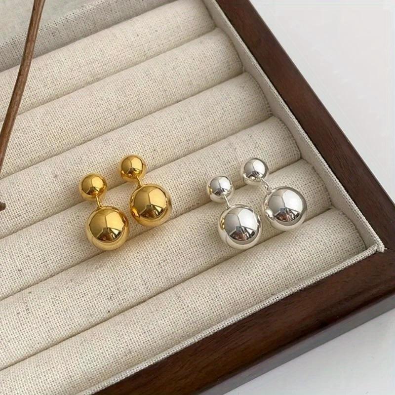 Fashionable Niche High-end Earrings, Cool Style Earrings, Women's Summer 2025 New Small Ball Personalized Earrings.