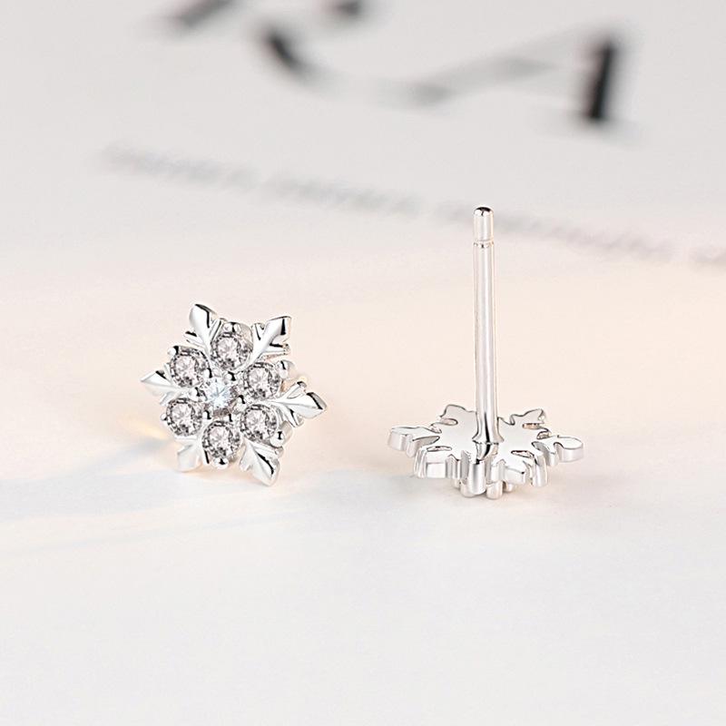 S925 Sterling Silver Snowflake Stud Earrings for Women - Korean Style, Fashionable, Versatile, Simple Christmas Gift.