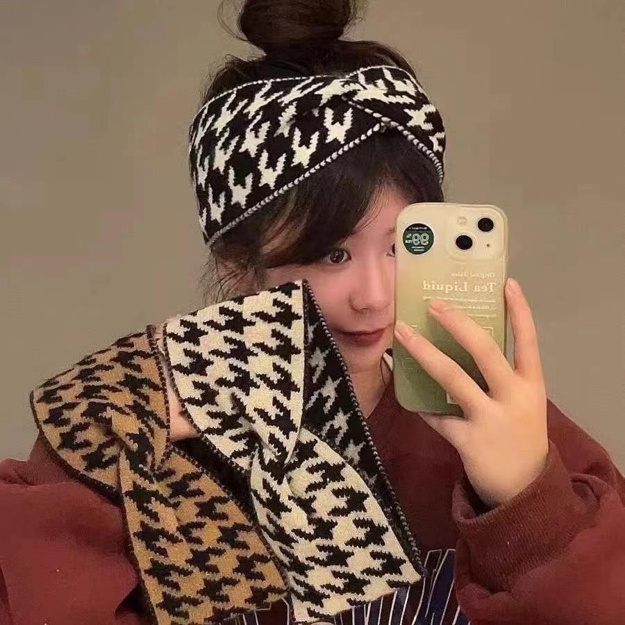 Korean Style Houndstooth Plaid Scarf - Versatile, Warm, Double-Sided for Autumn and Winter