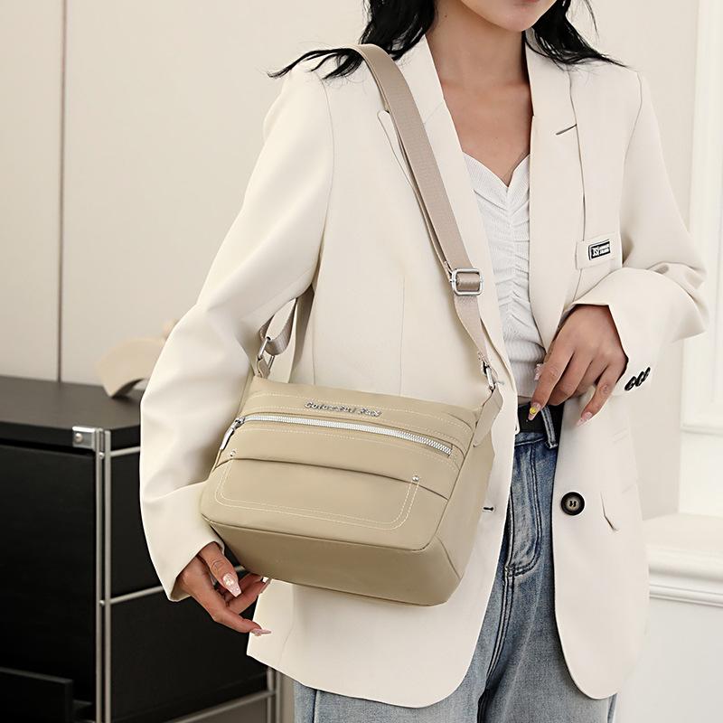 New Women's Versatile Shoulder Bag Commuter Large-capacity Bag Trendy Simple Messenger Bag