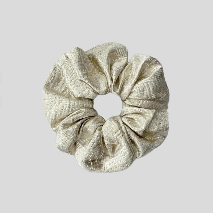 JACQUARD SCRUNCHIE (GOLD)