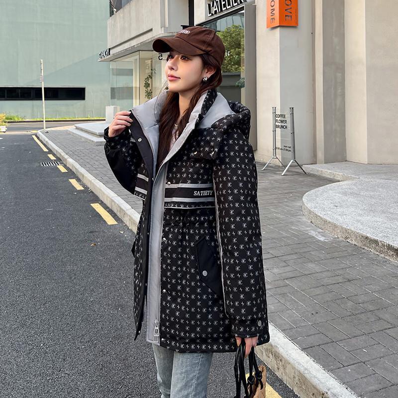 

Женский пуховик средней длины с капюшоном и ретро-принтом Yaya M