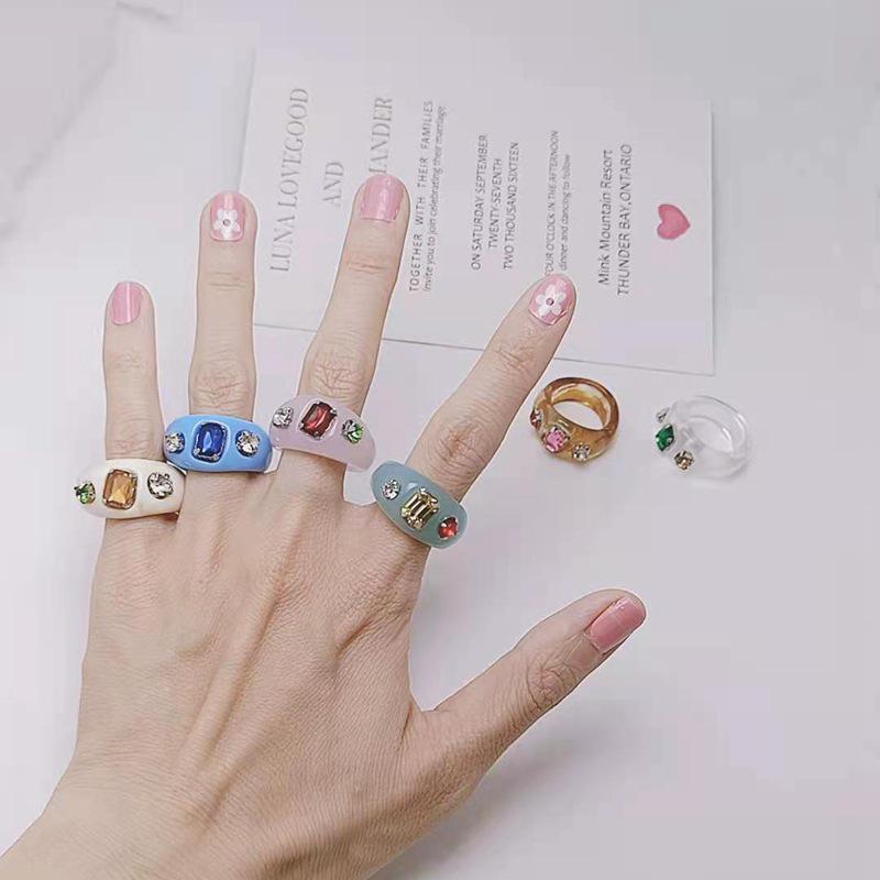 Cute Retro Rhinestone Resin Acrylic Jelly Ring for Women - Personality Finger Jewelry