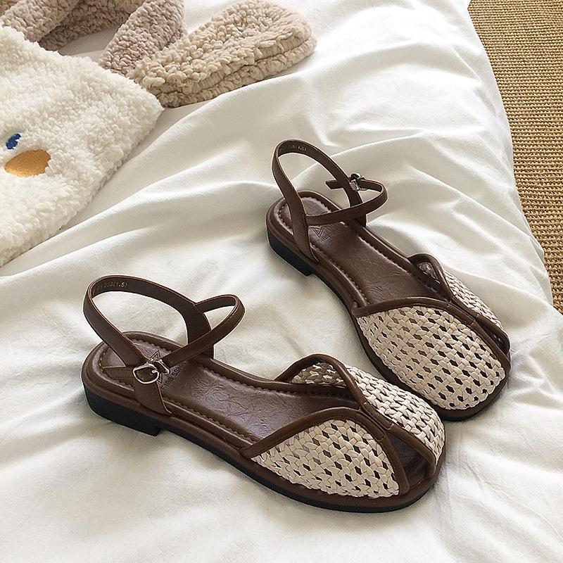 Roman sandals women's summer wear 2025 flat-bottomed bag head with holes shoes niche retro feet with small skirt shoes