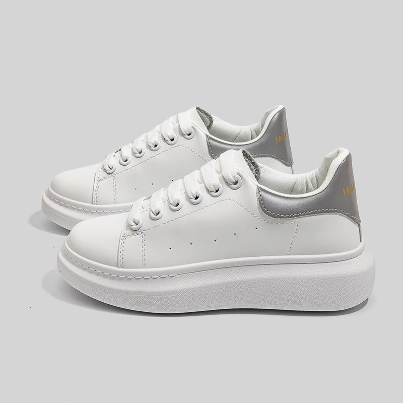 

Оптовая продажа новых маленьких белых туфель, женские новые студенческие туфли на платформе, нишевый дизайн, корейская версия, универсальные туфли для сноуборда 40