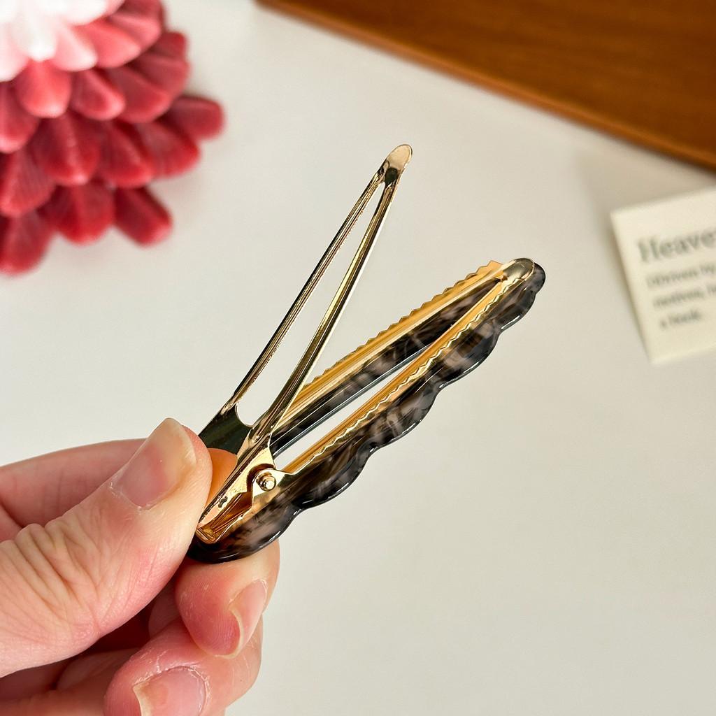Elegant And Chic Large Hair Claw Clips In Unique Cloud And Geometric Styles Girls For