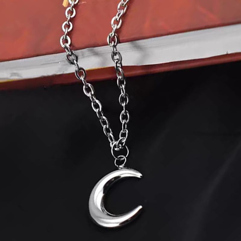 Moon Crescent Clavicle Chain: Stylish Korean Hip-Hop Necklace