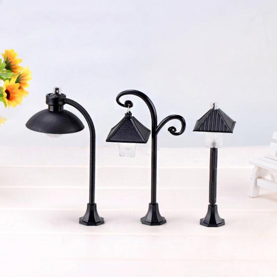1Pc Creative Resin Street Lamp Model Garden Dollhouse Miniature Landscape Decor