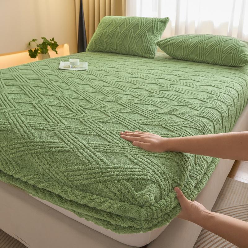 2025Winter Taffeta Fleece Bed Sheet Simple Single Piece Warm Coral Fleece Thickened Flannel Protector Non-Slip Bed Cover