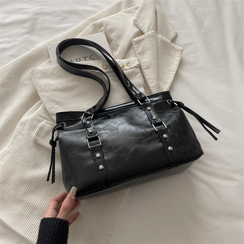 

Fashi Retro Solid Color Pu Shoulder Bags for Women Large Capacity Ladies Underarm Bag Simple Rivet Design Female Tote Handbag чёрный