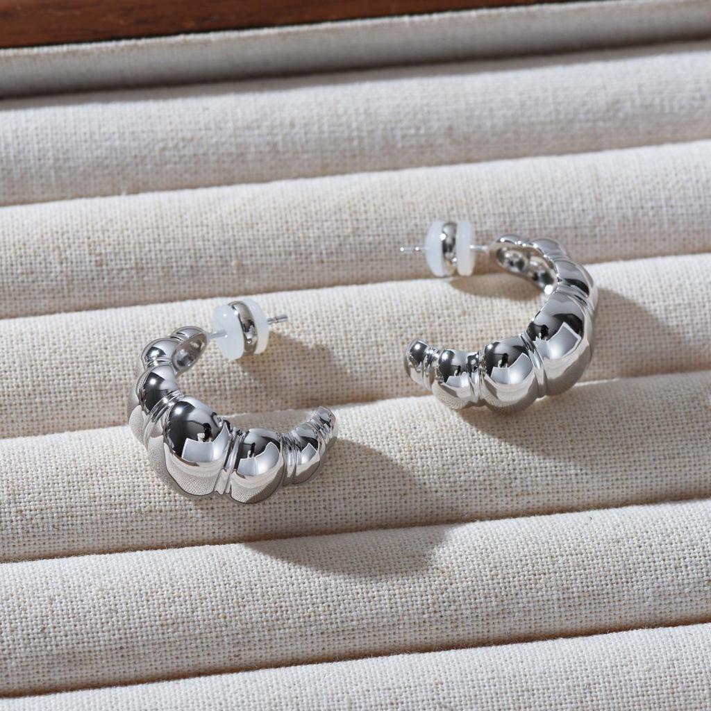Chic Luxury Irregular C-Shaped Croissant S925 Silver Stud Earrings - Unique European & American Style