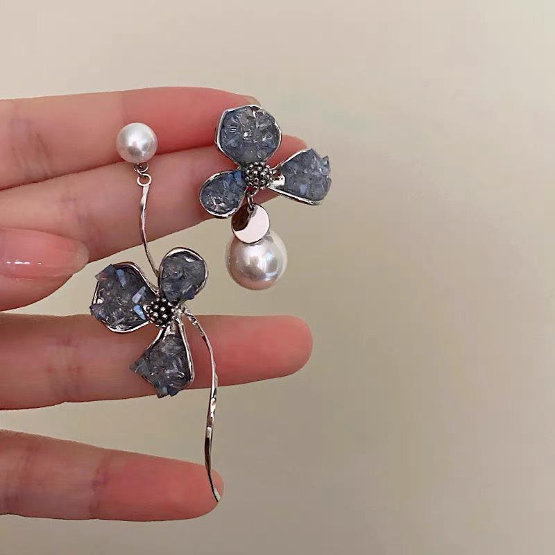 Exquisite Blue Series Luxury Stud Earrings for Women: Elegant, Versatile, and Stylish.