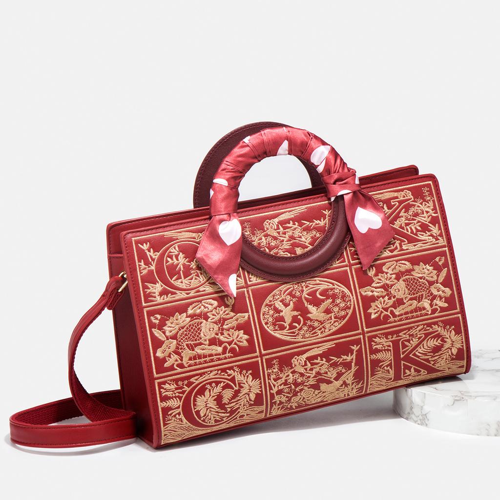 Chinese-style wedding bag 2024 new model for women, red traditional embroidered handbag, shoulder bag for middle-aged mothers, niche ethnic style