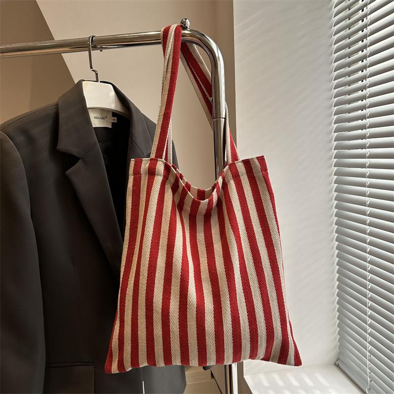 Stylish Korean Tote Bag With Minimalist Design And Spacious Capacity For Daily Use