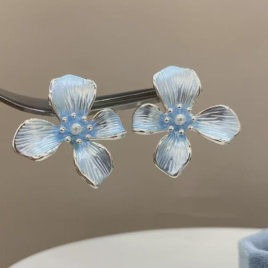 Elegant Blue Flower Stud Earrings - Retro, Versatile & Luxurious Niche Accessories