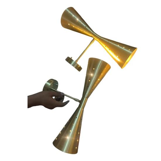 Par Guld Mid-Century Modern Mässing Väggs sconce Atomisk Fluga Dubbel Kon Sminkbelysning Armatur för Heminredning Sovrum, Kontor, Kök