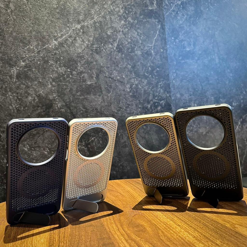 Suitable for Huawei Mate70Pro Metallic Paint Hollow Honeycomb Heat Dissipation Magnetic Pura70 Invisible Bracket Mobile Phone Case