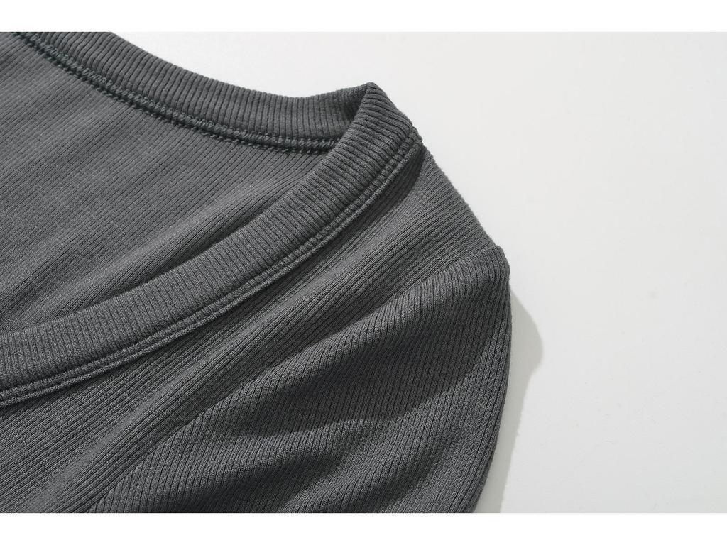 Damski letni dopasowany elastyczny top z krótkim rękawem, okrągłym dekoltem i wycięciem 2024