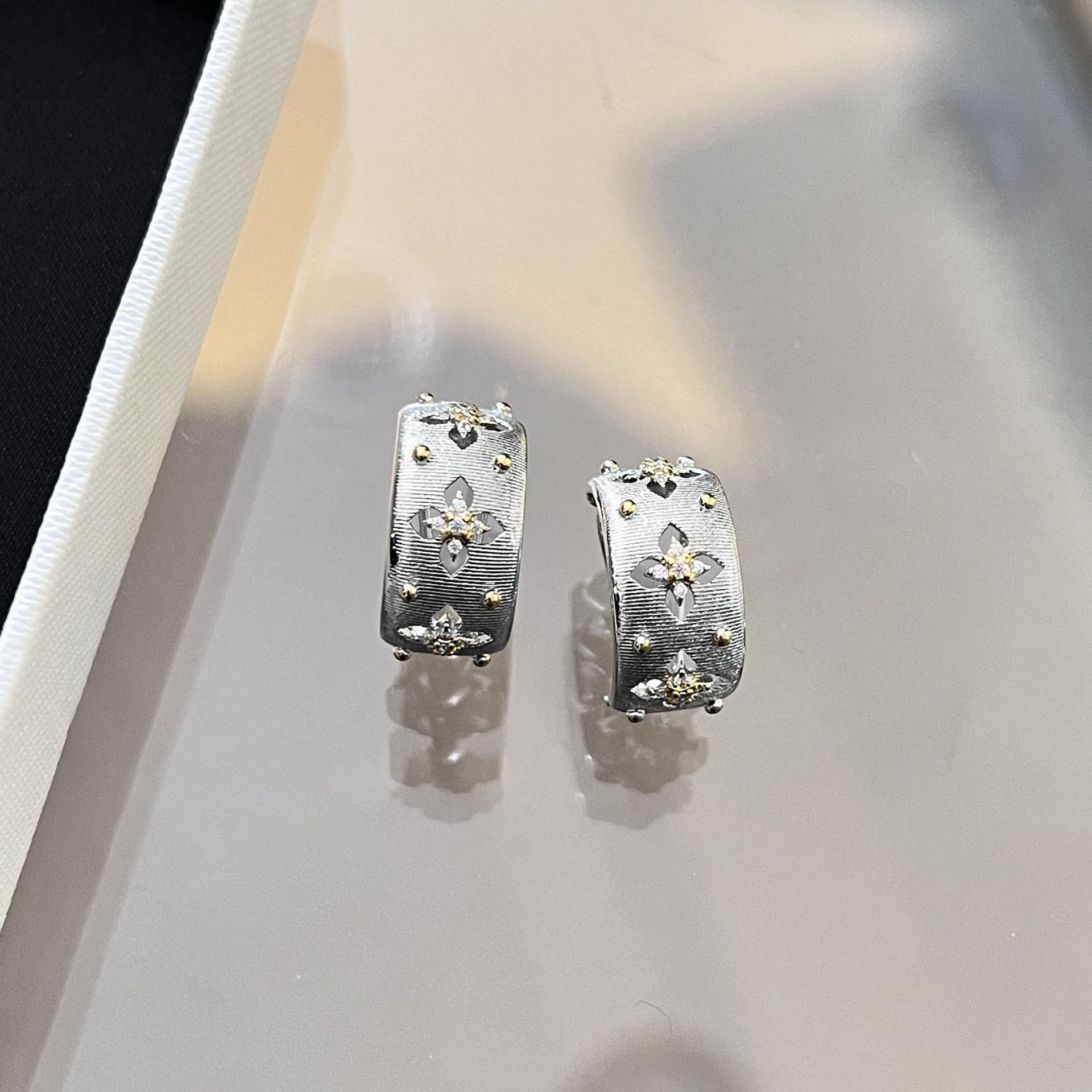 

Diamond-Set Four-Leaf Clover Earrings: Luxurious French Court Retro Floral Design платиновий