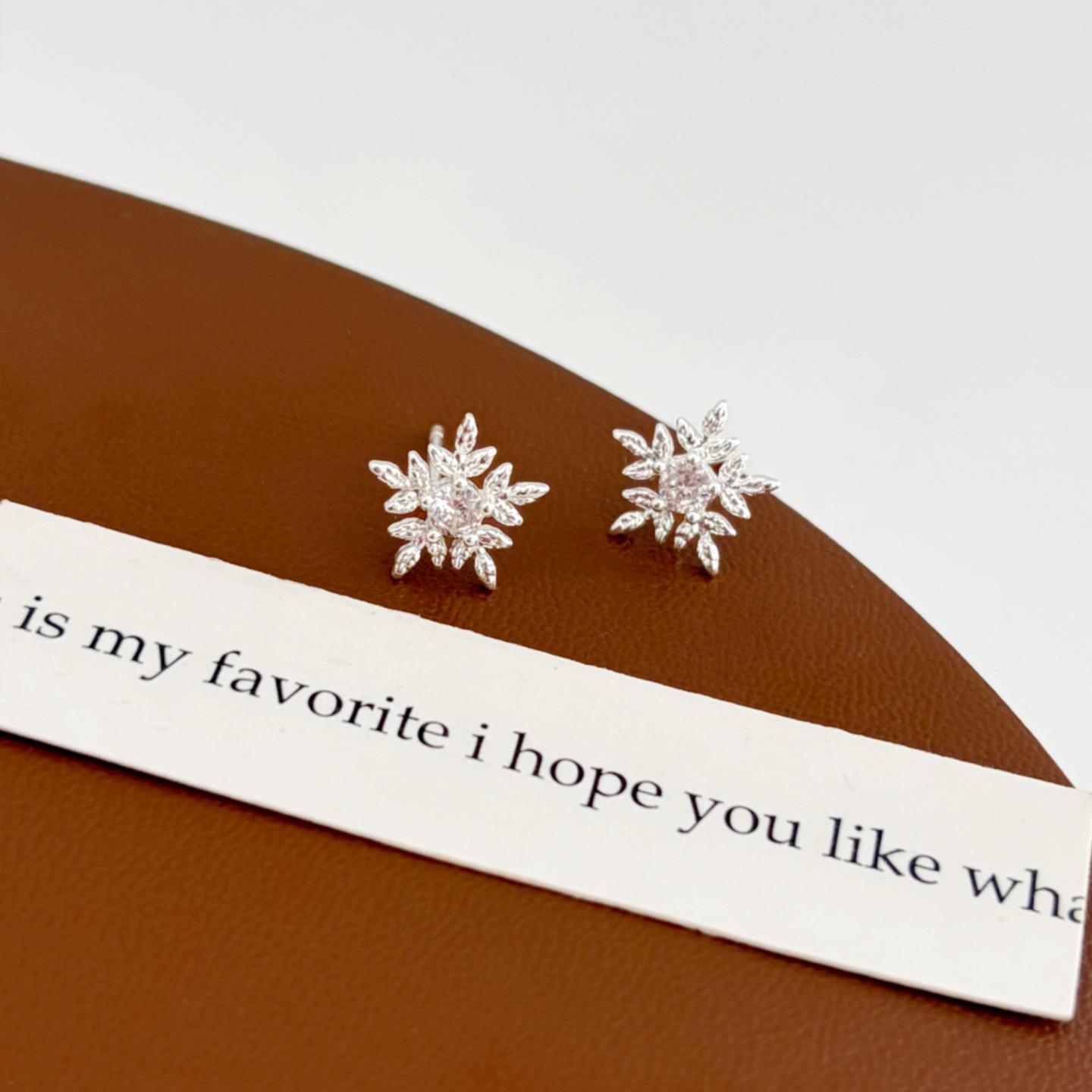 Korean Style S925 Sterling Silver Snowflake Zircon Stud Earrings - Simple, Fresh, and Cute Design. серебряный