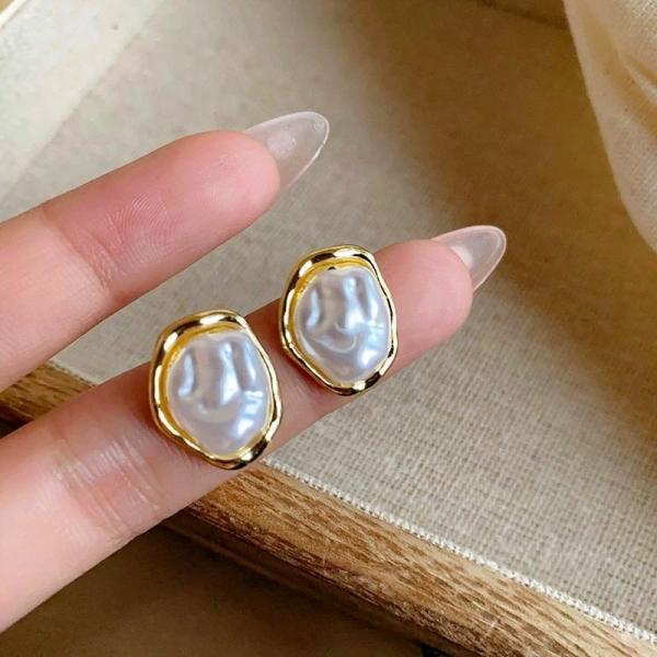 Vintage Baroque Imitation Pearl Drop Earrings for Women Gold Color Irregular Geometric Dangle Earrings Wedding Jewelry Gift