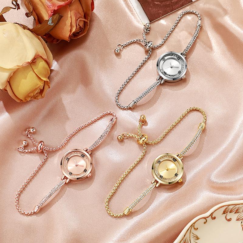 Ceas de damă în stil preppy cu accente de diamant și brățară