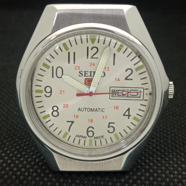 USED VINTAGE SEIKO 5 AUTOMATIC JAPAN MENS DAY/DATE SILVER WATCH 621c-a415306-2 SKU621c-a415306