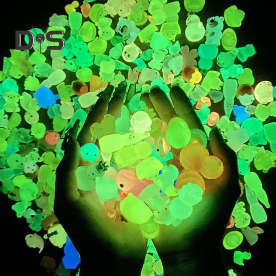 50/100 Pcs Mini Animal Figurines Glow-in-The-Dark Resin Ornaments Tiny Rabbits Dinosaurs Miniature Ornaments for Fairy Garden Micro Landscape Potted