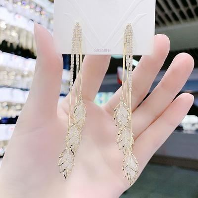 New Slimming Leaf Tassel Earrings with Feminine Temperament, High-end Long Earrings, Niche High-end Sense, Versatile Earrings