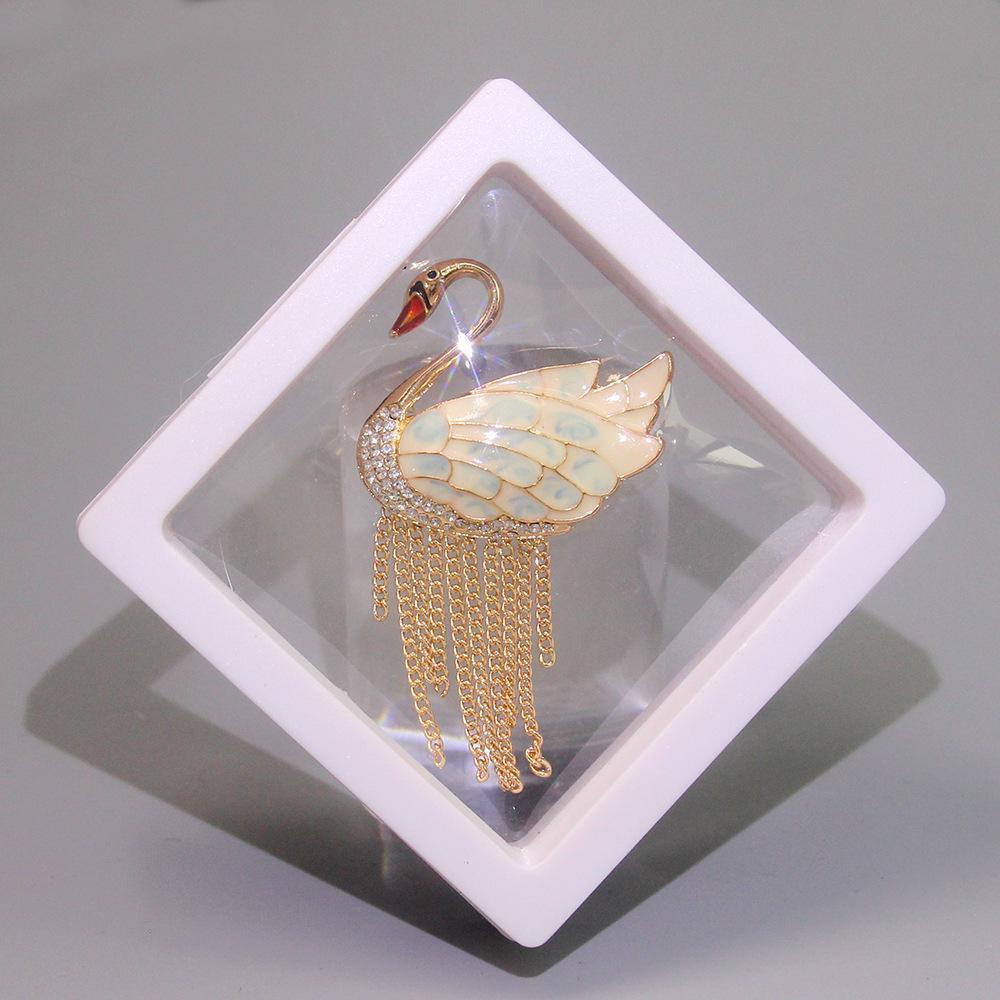 Exquisite Pearl Scarf Buckle: Rhinestone Butterfly Brooch & Bow