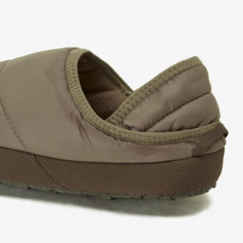 The North Face Ns93p52c מול Nuptse