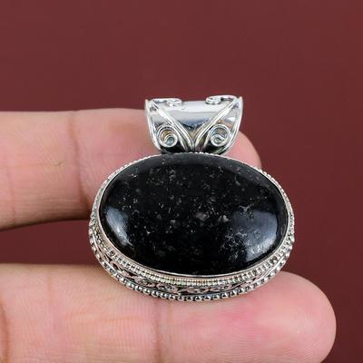 Pingente Nuummite Pingente Vintage Pingente de Prata Esterlina 925 Pingente Feito à Mão Pingente de Pedra Preciosa Nuummite Pingente de Pedra de Nascimento Presentes para Mãe