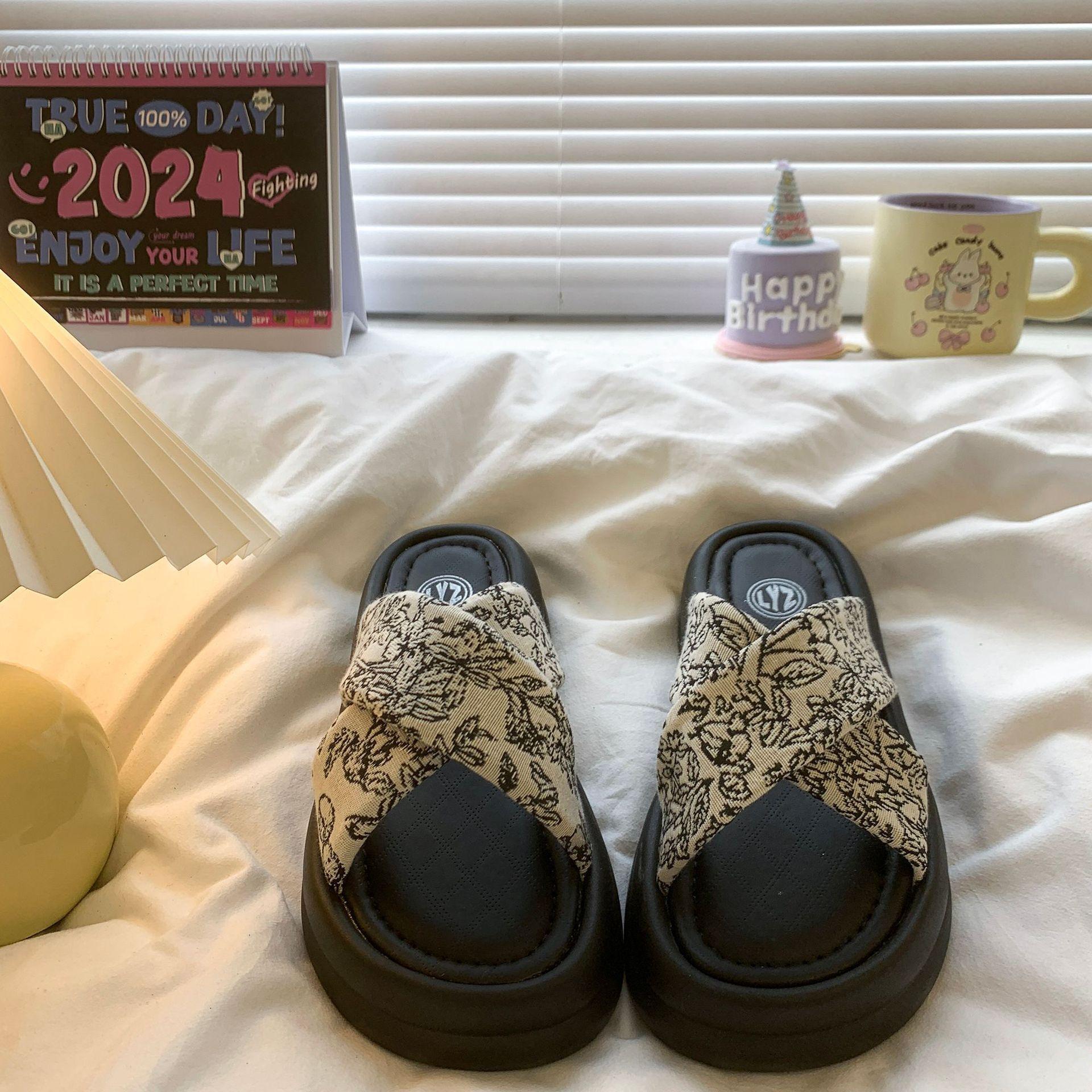 

Thick-soled cross-strapped cool slippers for women s outer wear summer 2025 new retro heightening versatile casual Roman beach shoes 40 белый