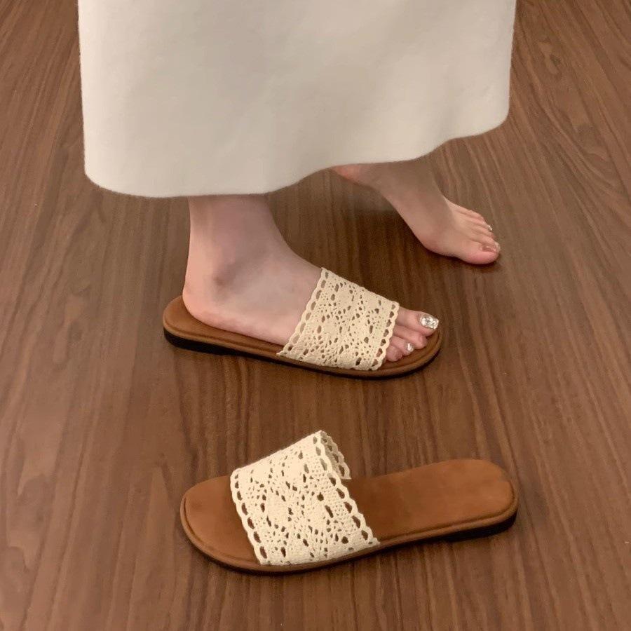 Flat-bottomed open-toed slippers for women's summer wear, seaside vacation with skirt, beach sandals