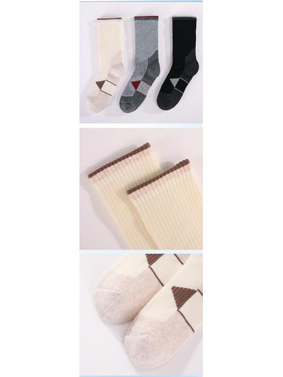 Men's and Women's Thickened Merino Wool Hiking Socks: Non-slip, Wear-resistant, Mid-tube Design.