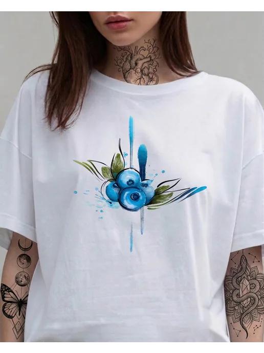 T-shirt with watercolor berry print (blueberry/bilberry) S