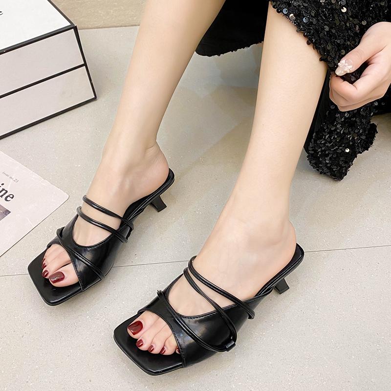 Women's Low Heel Sandals 2024 New Summer Fashion Open Toe Slippers Womens Outdoor Cross Narrow Strap Solid Color Simple Slippers