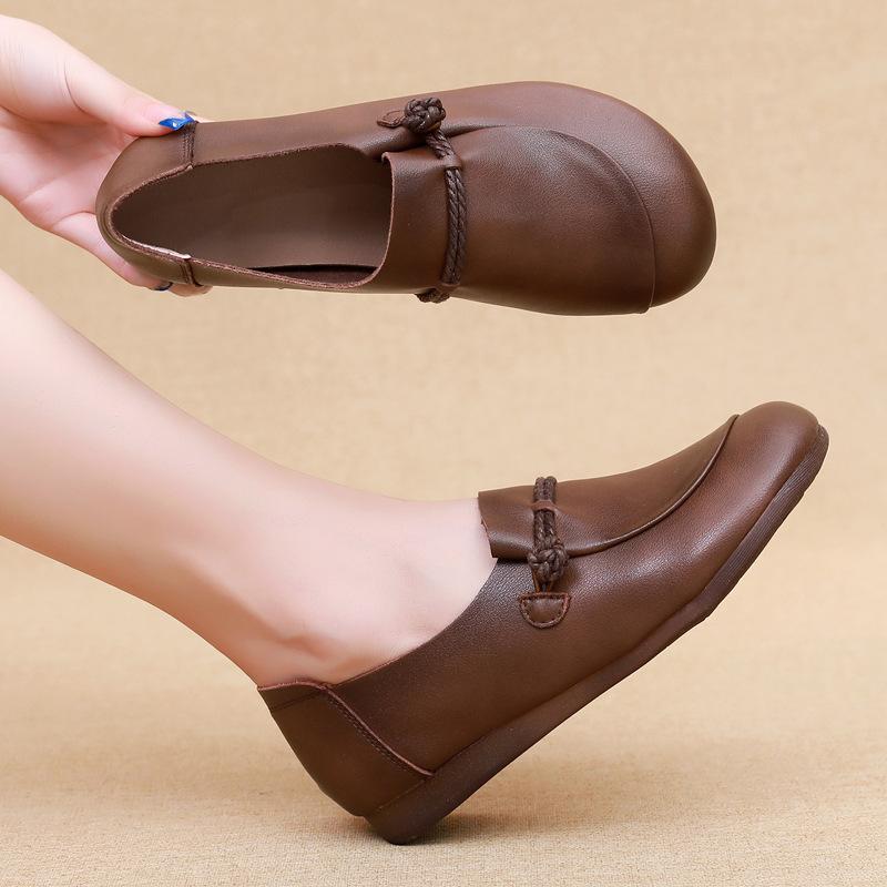 Leather round head flat bottom mother shoes soft sole soft surface comfortable foot women's single shoes deep mouth middle-aged women's leather shoes