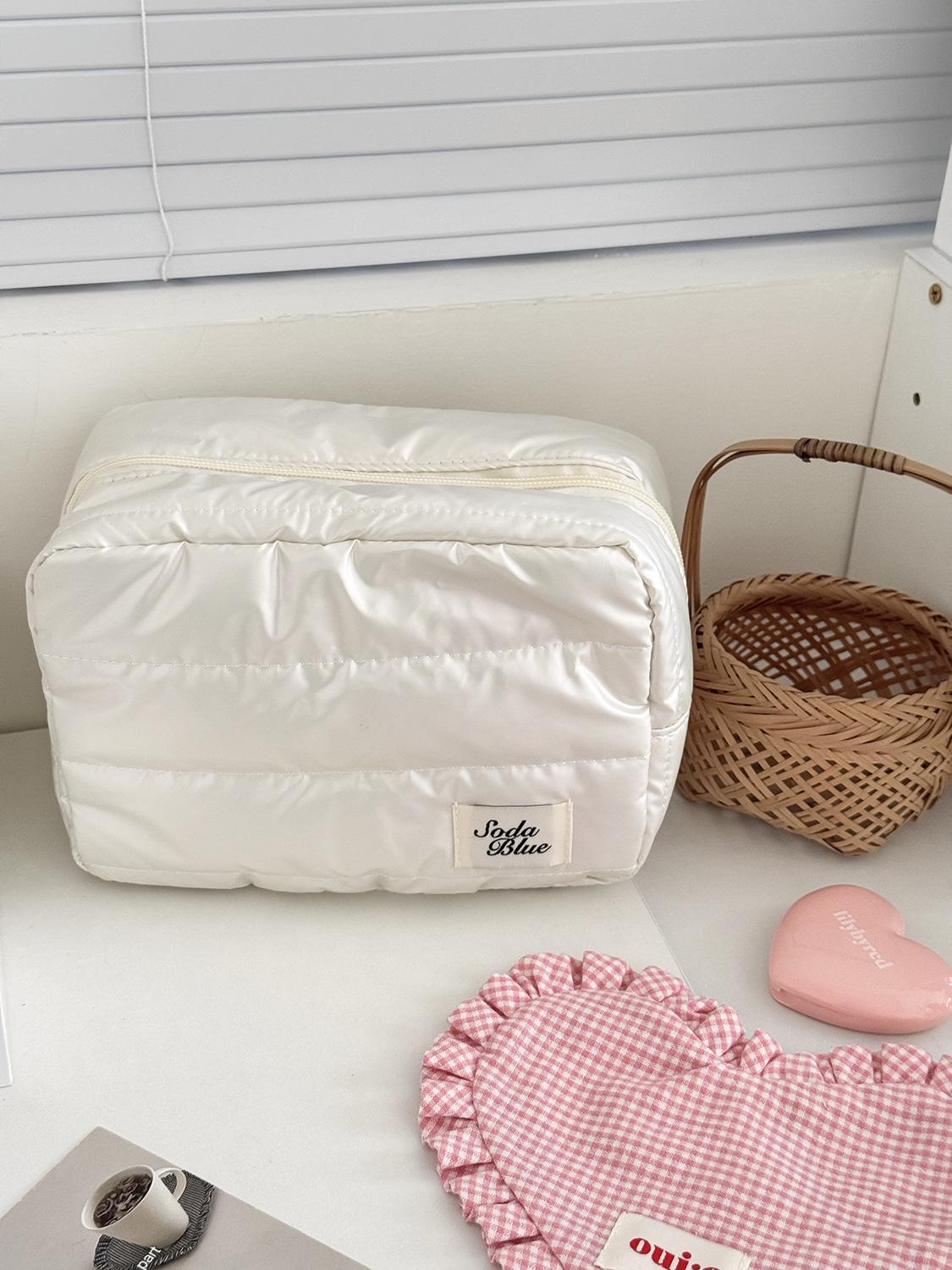 

Pearl Luster Waterproof Rectangle Bag for Skincare белый