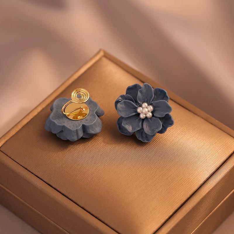 Small Fresh Blue Flower Stud Earrings, Hole-free Ear Clips, High-end Sense, Niche Retro Temperament, Light Luxury Stud Earrings, Korean Matching