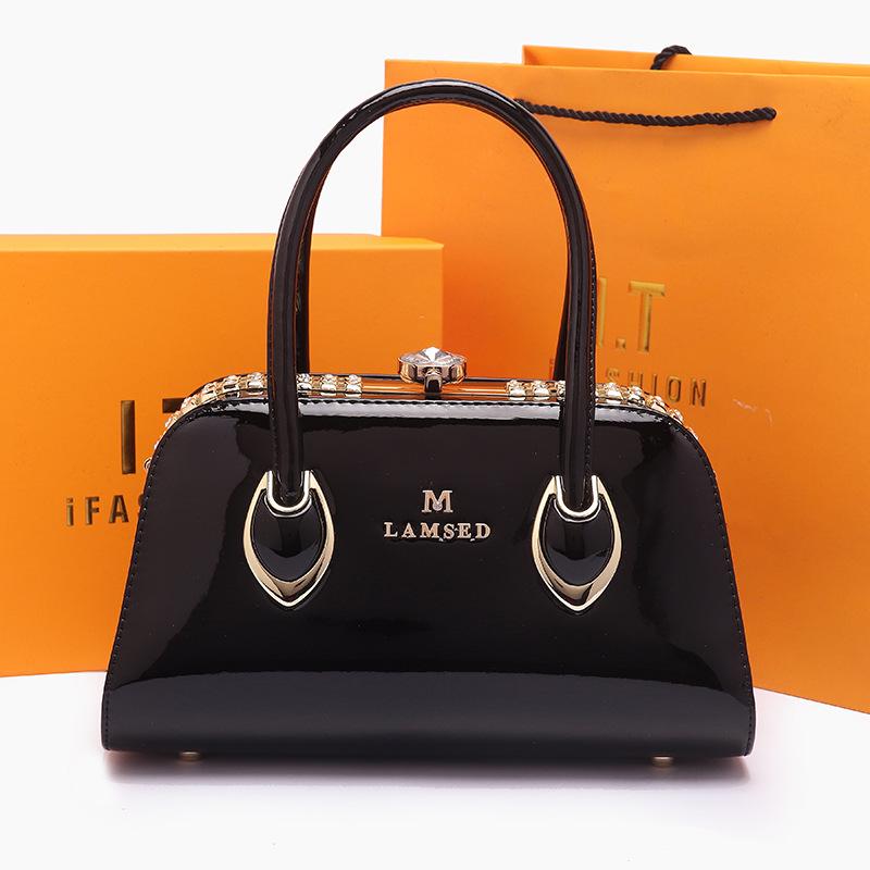 Trendy Dámská crossbody kabelka z pravé kůže 2025 - Všestranná pro matky středního věku