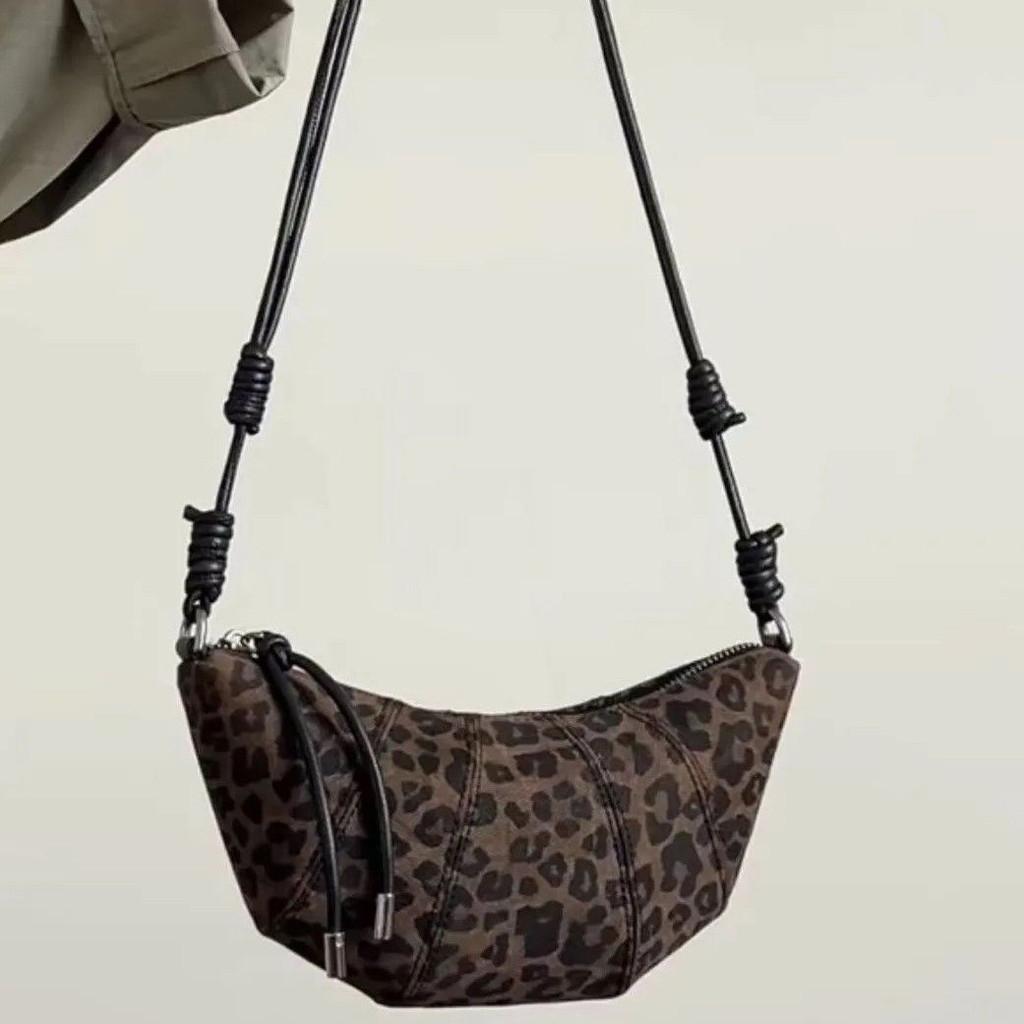 Ielgy Fashionable Western Style One-Shoulder Messenger Bag All-Match Leopard Print Dumpling