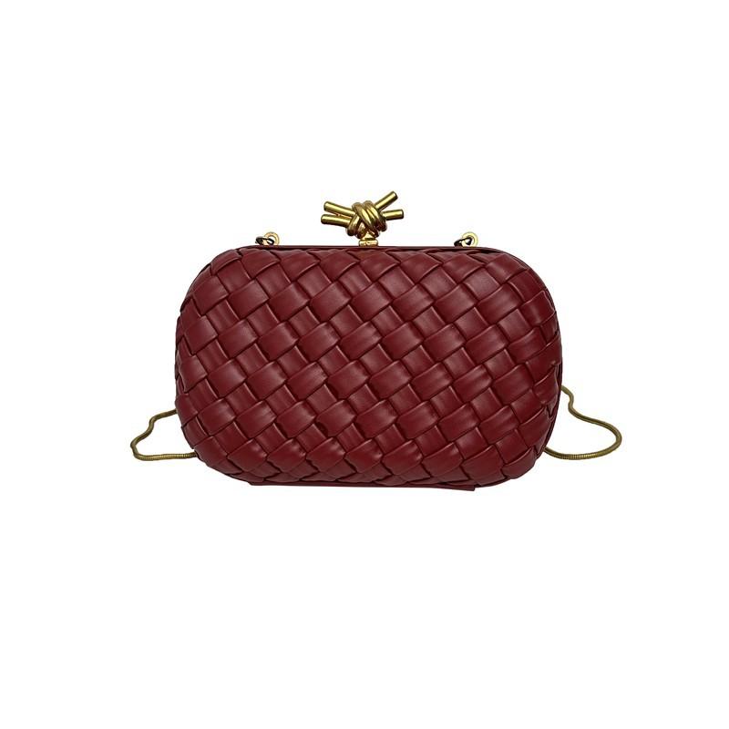 

Xiaoxiangfeng dinner bag 2025 new European and American fashion niche shoulder bag women s versatile chain crossbody wrist bag червоний