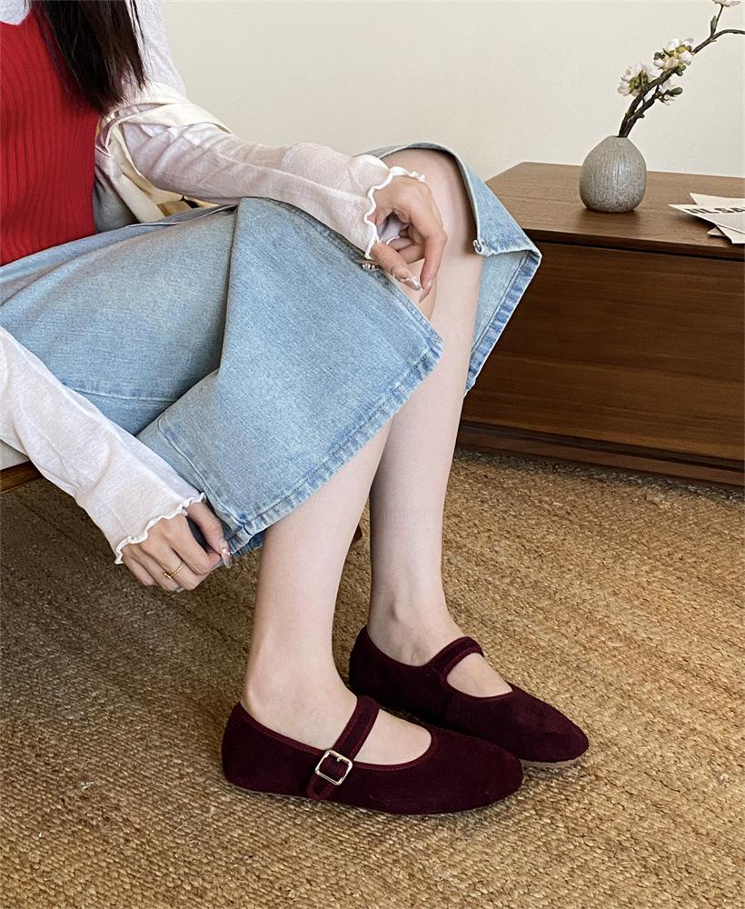 The first layer of cowhide small single shoes for women's autumn new one-word buckle with shallow mouth round head flat bottom versatile