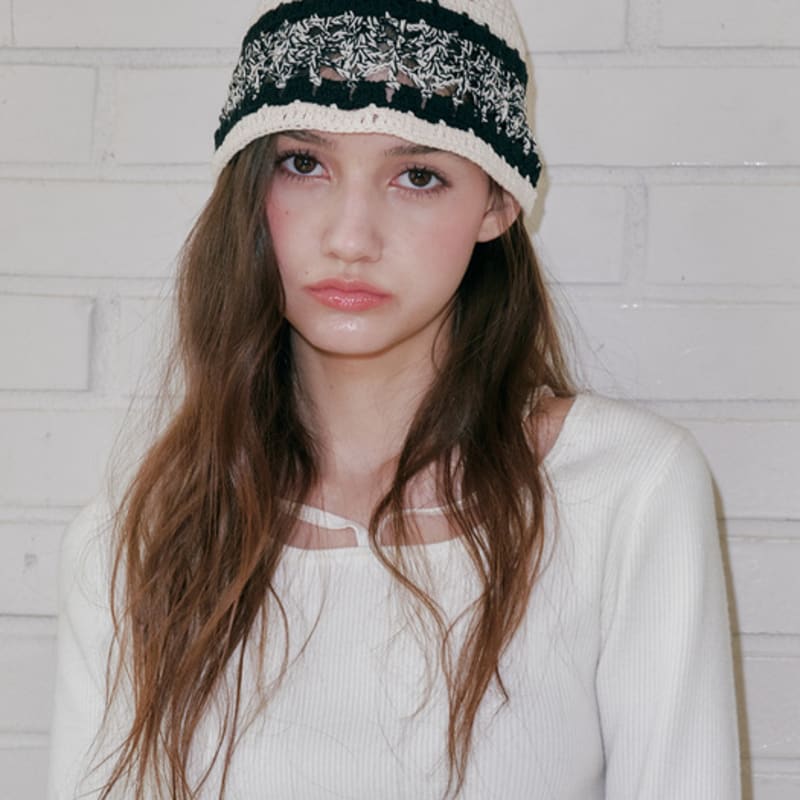 ALLINCOMPLETE Snuggle Crochet Beanie (2 Colors)