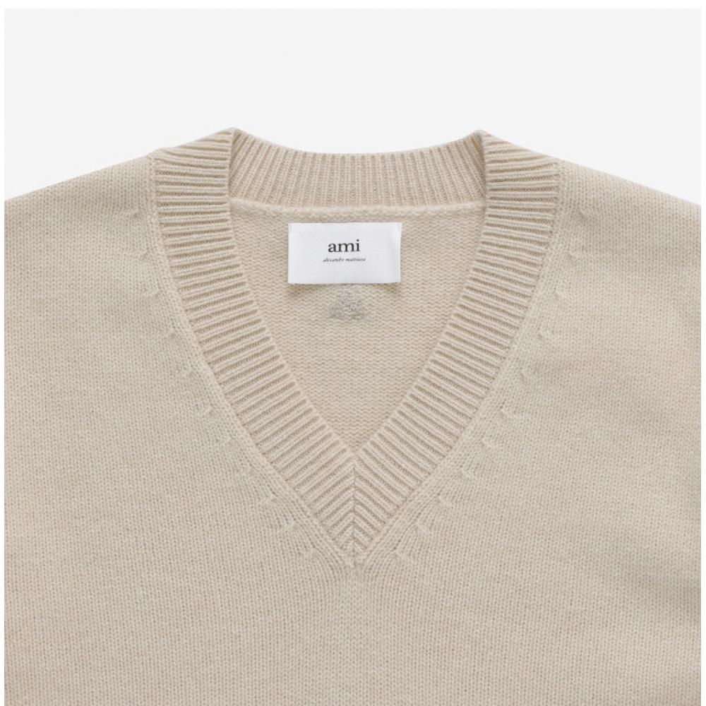 Ami Uks234 Kn0028 721 Ami De Coeur TOne On TOne Heart Logo V Neck Public Knit