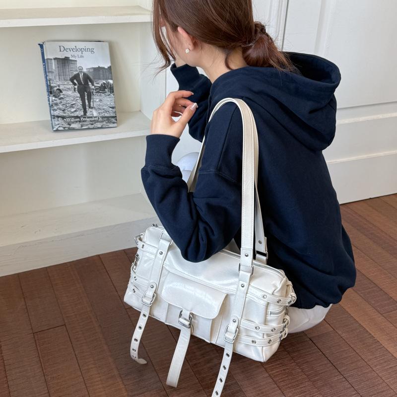 Large-capacity Commuter Tote Bag with Niche Retro Design Shoulder Bag for Carrying