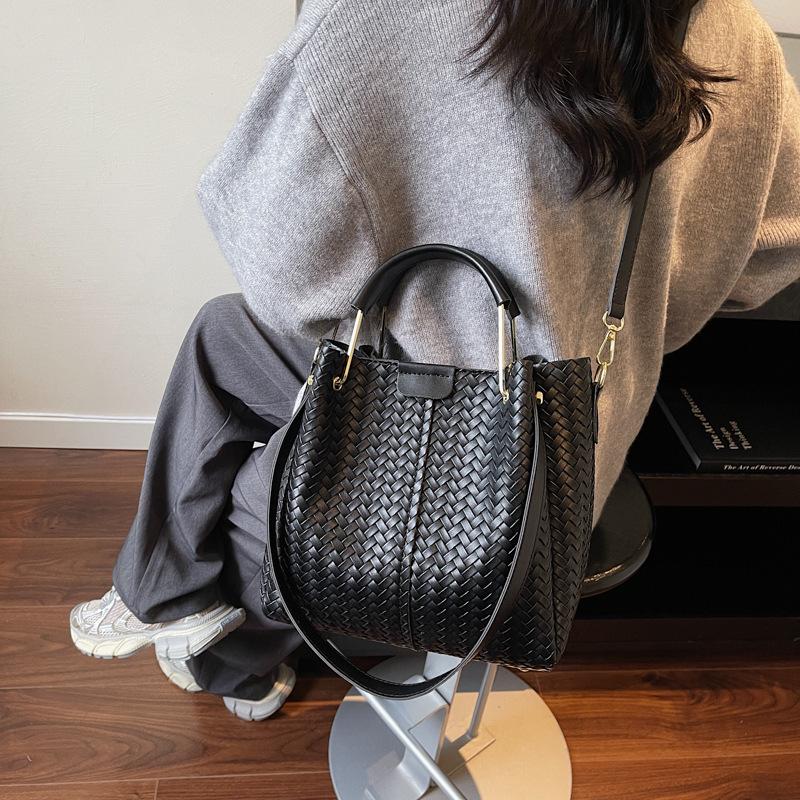 Bag Women's Retro Work Commuter Tote Bag 2025 New Woven Shoulder Messenger Bag Versatile Underarm Bag